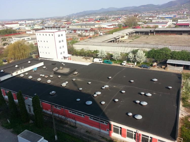 Spațiu comercial, de 3,000 mp, în Central