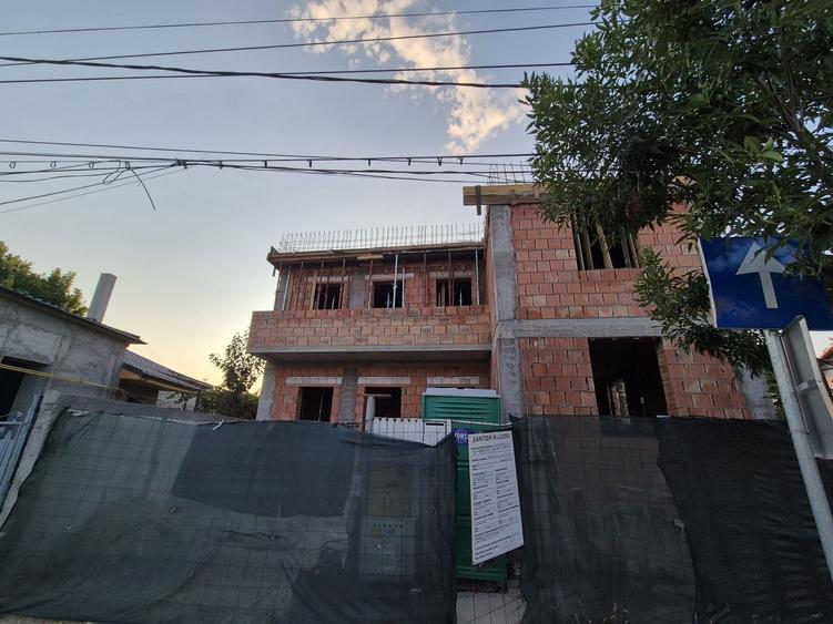Casă cu 4 camere în Central