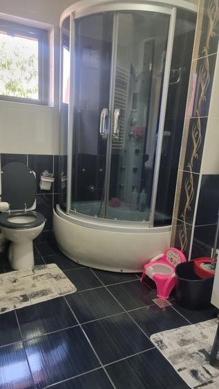 Casă individuală cu 4 camere cu Canalizare în Central