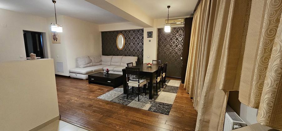 Apartament cu 3 camere decomandat în Central