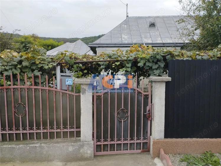 Casă cu 3 camere cu Teren 3886 Mp în Gârleni