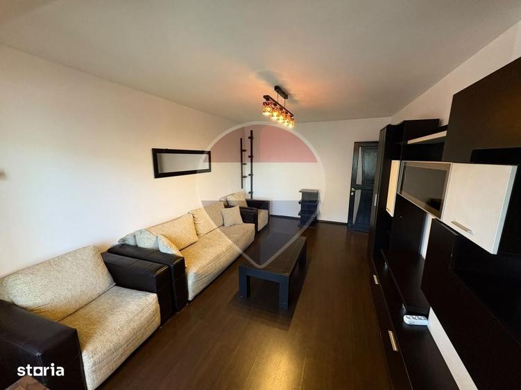 Apartament cu 4 camere semidecomandat în Traian