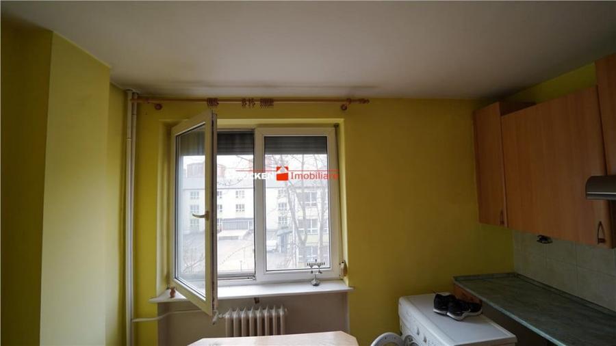 Apartament cu 4 camere decomandat în Rogerius