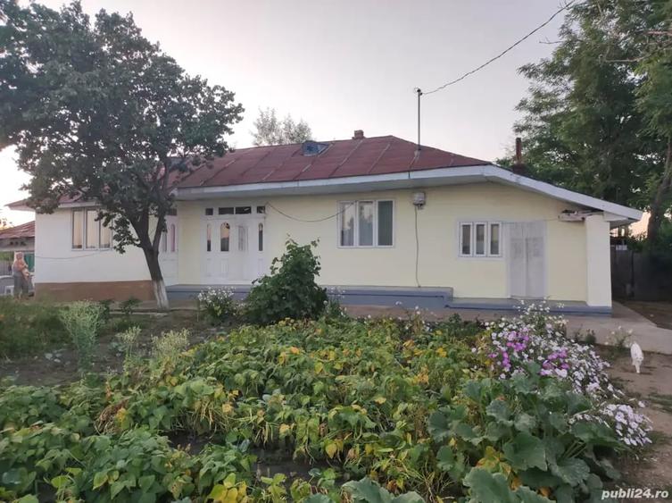 Casă cu 4 camere în Matca