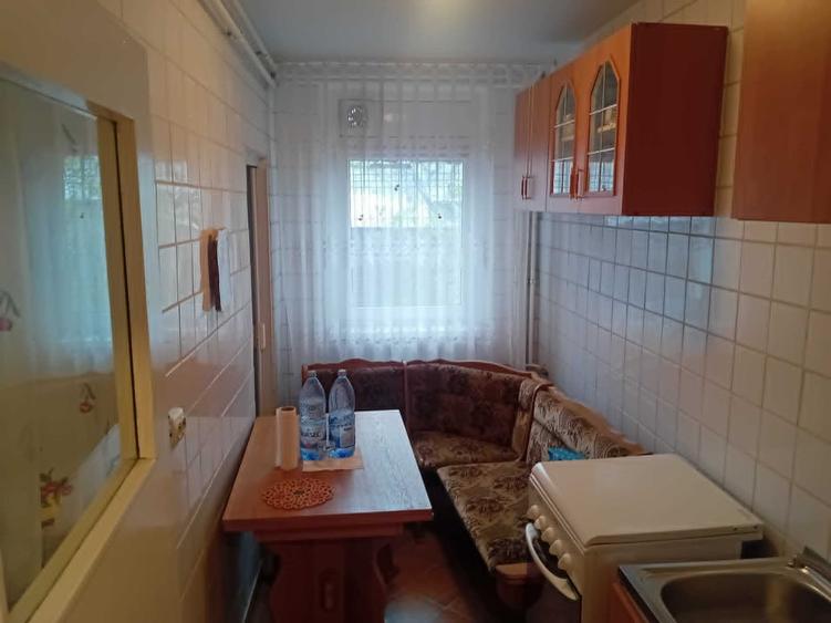 Apartament cu 3 camere semidecomandat în Dărmănești