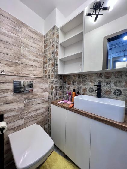 Apartament cu 3 camere decomandat, mobilat în Dâmbovița