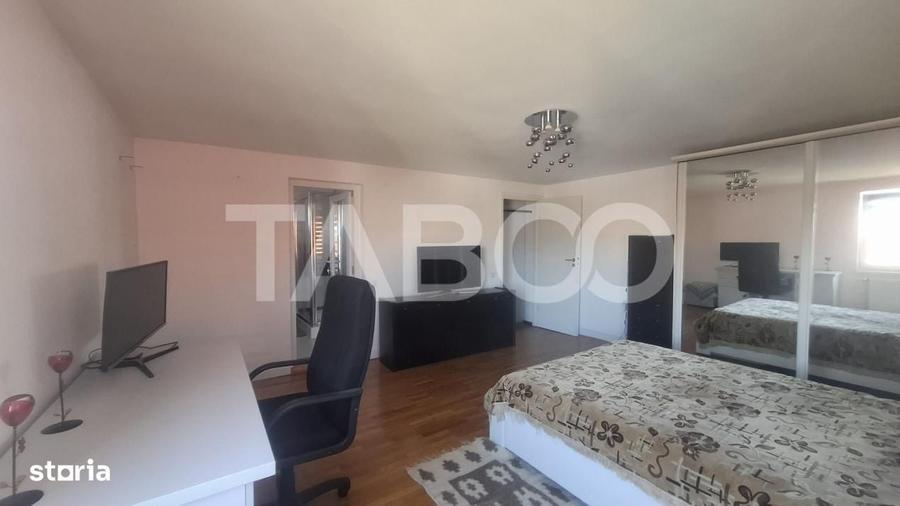 Apartament cu 4 camere decomandat în Central