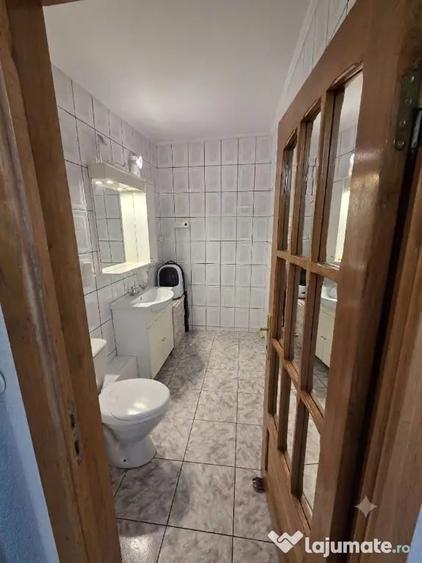 Apartament cu 3 camere decomandat în Sud