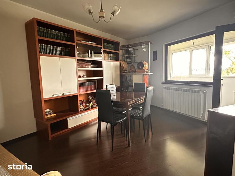 Apartament cu 4 camere decomandat în Central