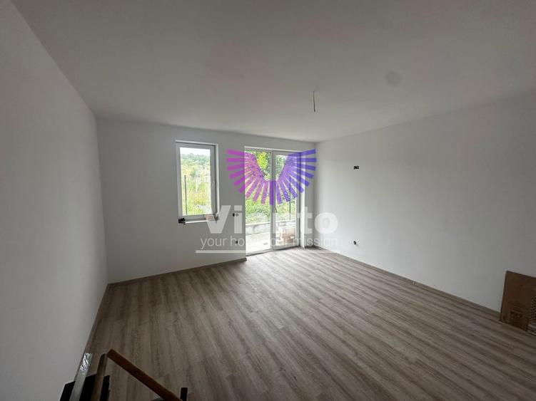 Duplex cu 5 camere cu Canalizare în Exterior Vest