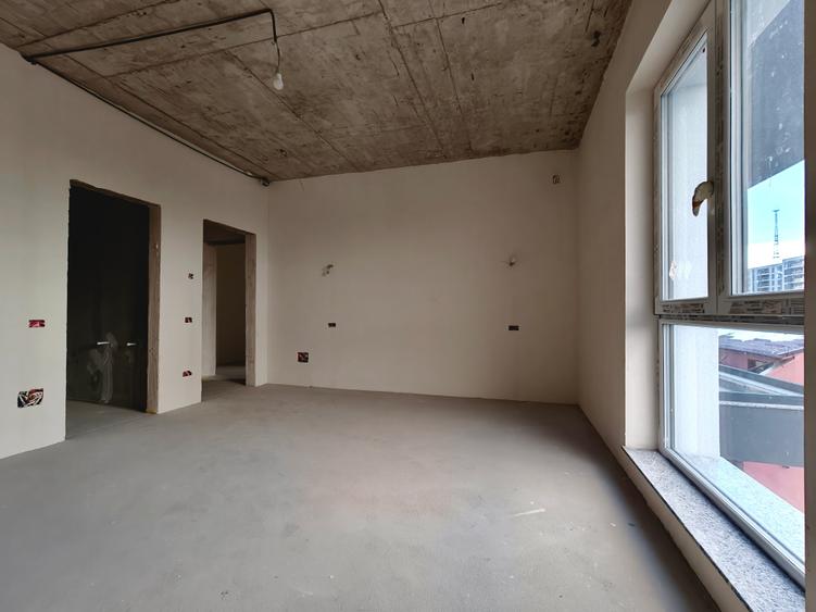 Penthouse cu 4 camere decomandat în Crângași