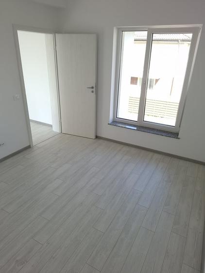 Casă cu 5 camere cu Teren 260 Mp în Militari