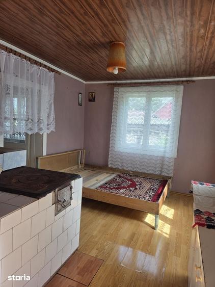 Casă cu 4 camere cu Teren 1500 Mp în Zamostea