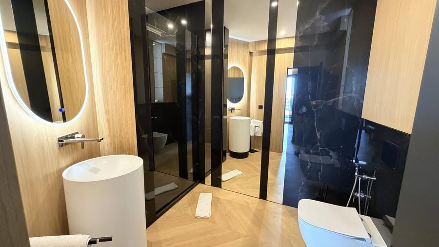 Apartament cu 4 camere semidecomandat, mobilat în Central