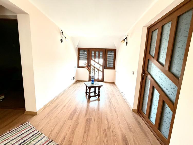 Casă individuală cu 5 camere cu Teren 700 Mp în Sascut