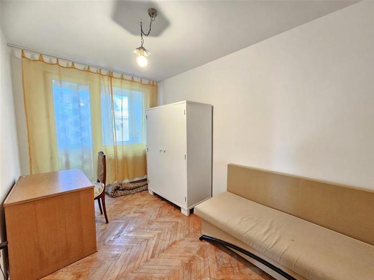Apartament cu 4 camere decomandat în 7 Noiembrie