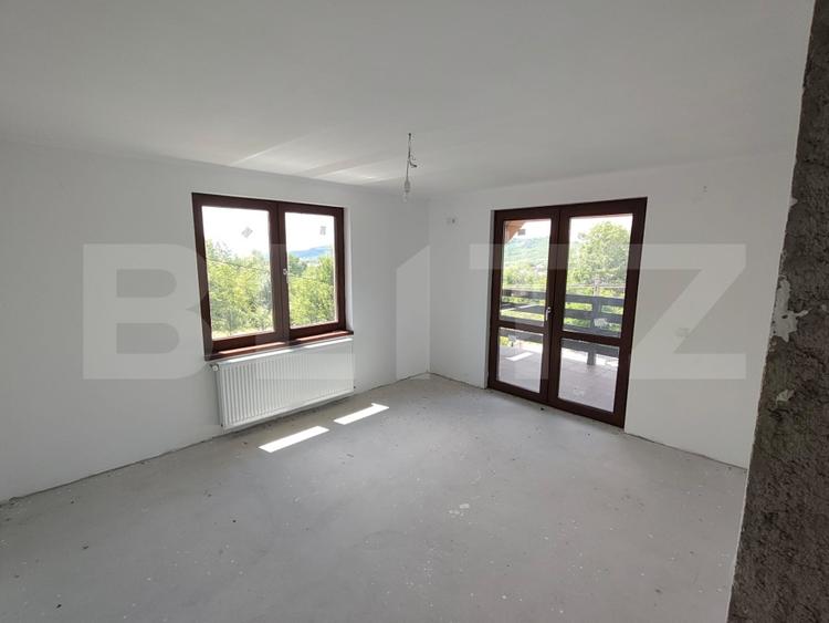 Casă individuală cu 6 camere cu Teren 784 Mp în Pucioasa