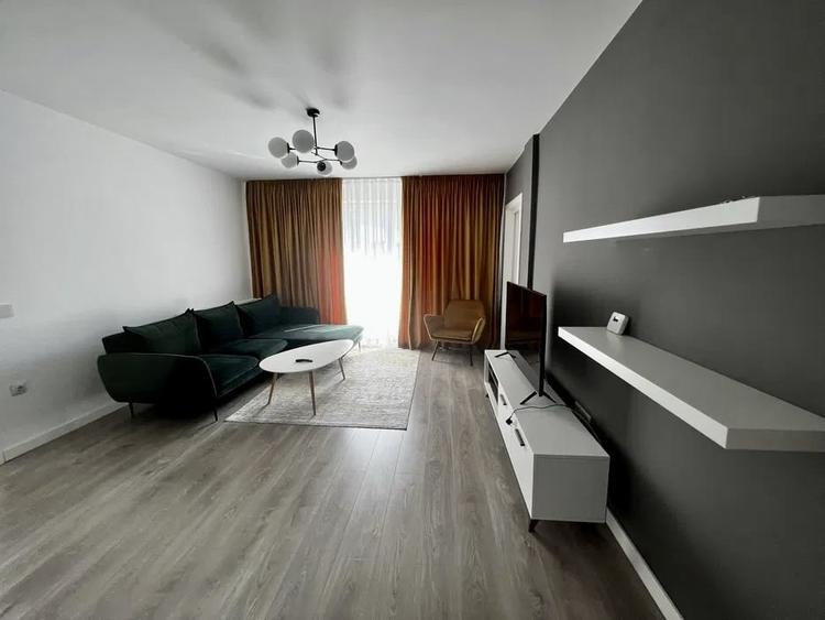 Apartament cu 3 camere decomandat, mobilat în Cetate