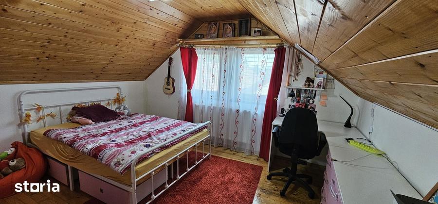 Casă cu 5 camere decomandat cu Teren 250 Mp în Lazaret