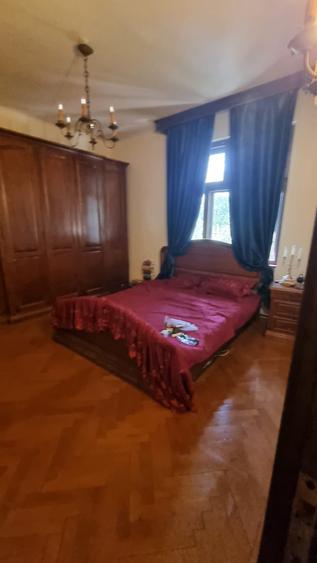 Apartament cu 5 camere semidecomandat în Unirii
