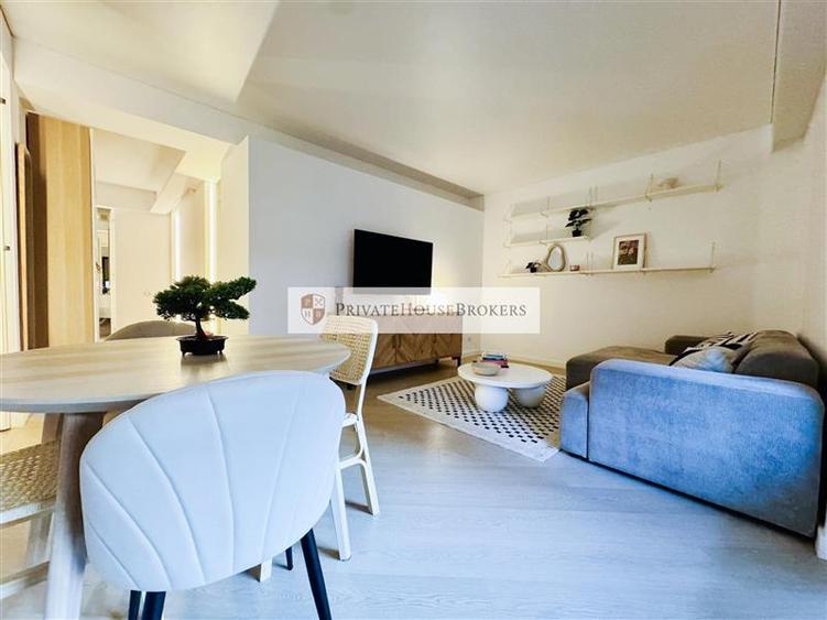 Apartament cu 3 camere semidecomandat, mobilat în Pipera