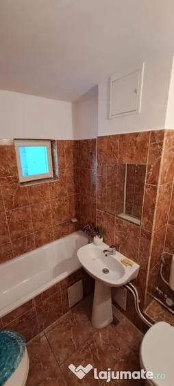 Apartament cu 2 camere semidecomandat în Calea București