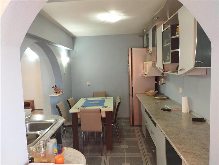 Apartament cu 4 camere decomandat, mobilat în Nord