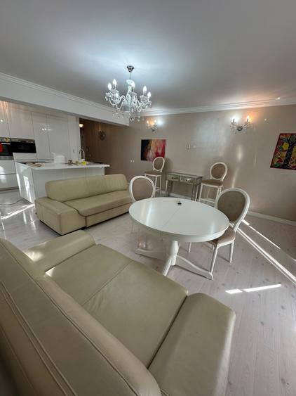 Penthouse cu 4 camere decomandat, mobilat în Băneasa
