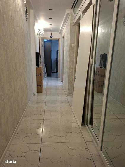 Apartament cu 3 camere semidecomandat în Central