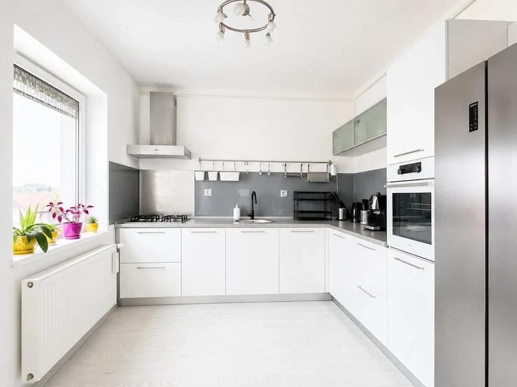 Apartament cu 3 camere decomandat în Lipovei