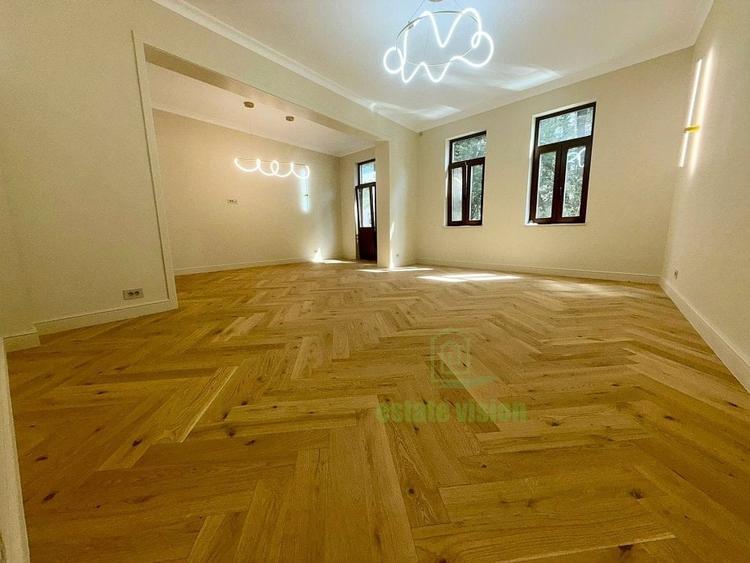 Apartament cu 4 camere semidecomandat în Romană