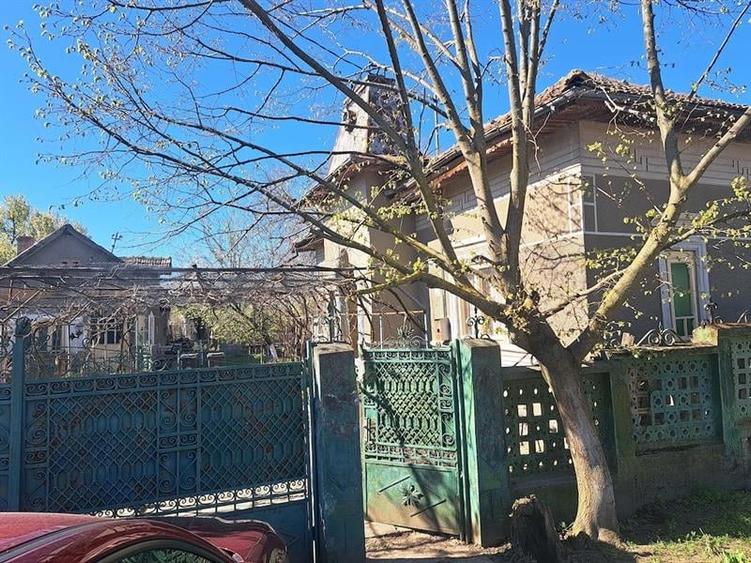 Casă individuală cu 5 camere cu Teren 780 Mp în Urzica Mare