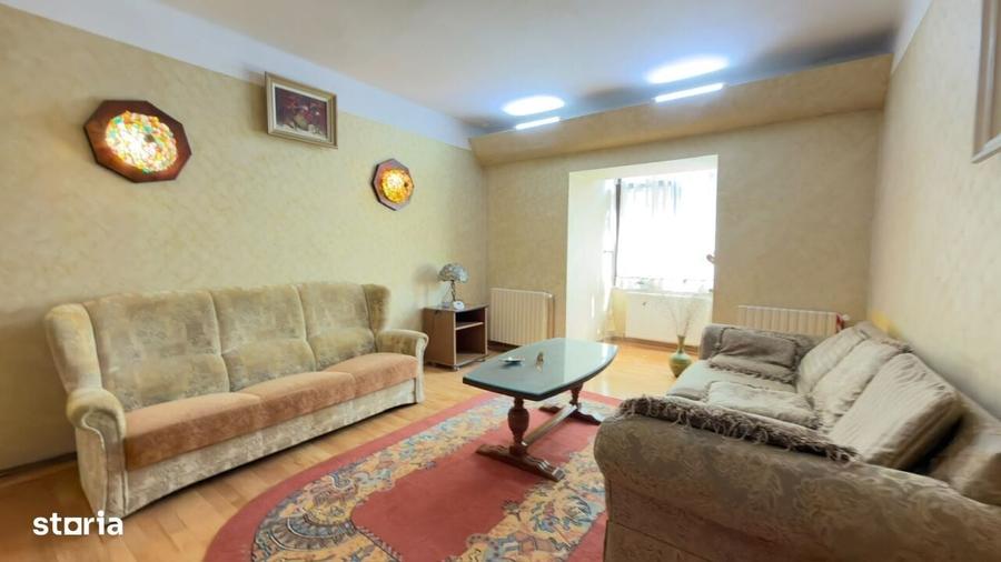 Apartament cu 3 camere decomandat în Central