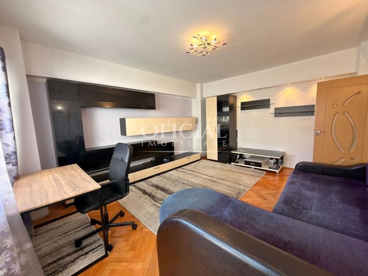 Apartament cu 3 camere decomandat, mobilat în Central