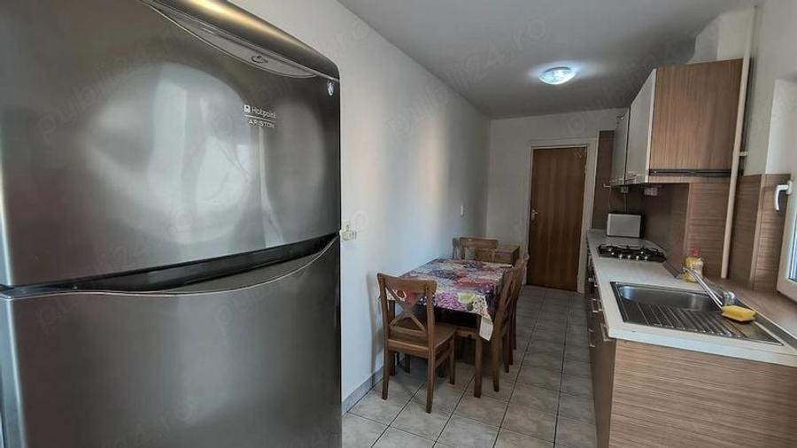 Apartament cu 4 camere semidecomandat în 1 Mai