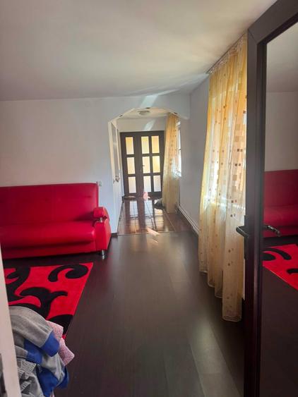 Casă cu 3 camere în Lelești
