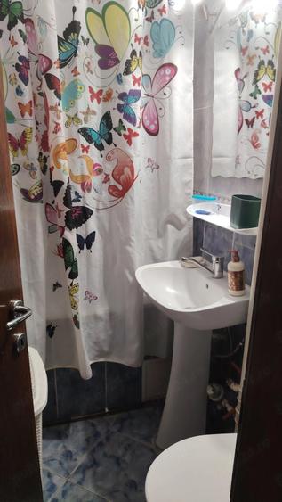 Apartament cu 2 camere decomandat în Intim