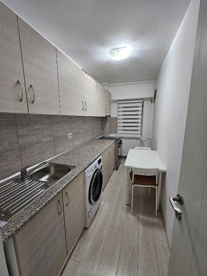 Garsonieră decomandată, mobilată în Tei