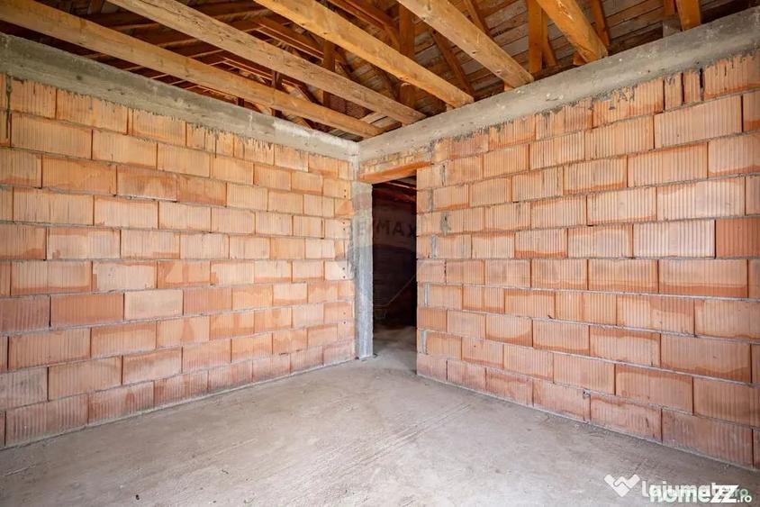 Casă cu 5 camere cu Teren 300 Mp în Fântânele