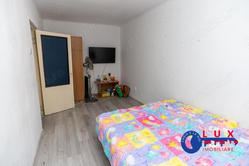 Apartament cu 3 camere decomandat în Piața Nouă