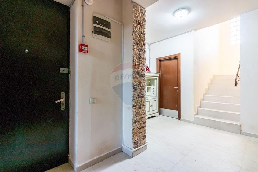 Casă individuală cu 6 camere cu Teren 260 Mp în Tunari