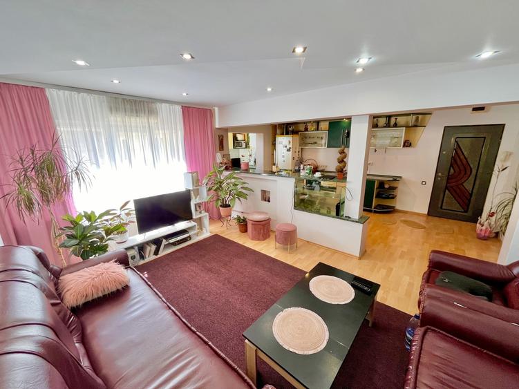 Apartament cu 4 camere semidecomandat, mobilat în Valea Aurie