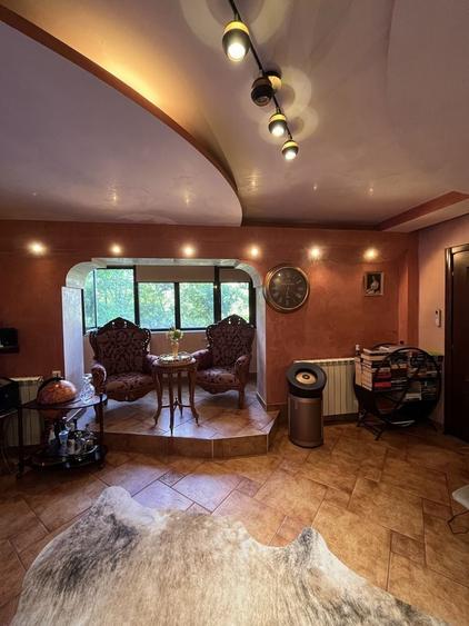 Apartament cu 3 camere decomandat în Palat