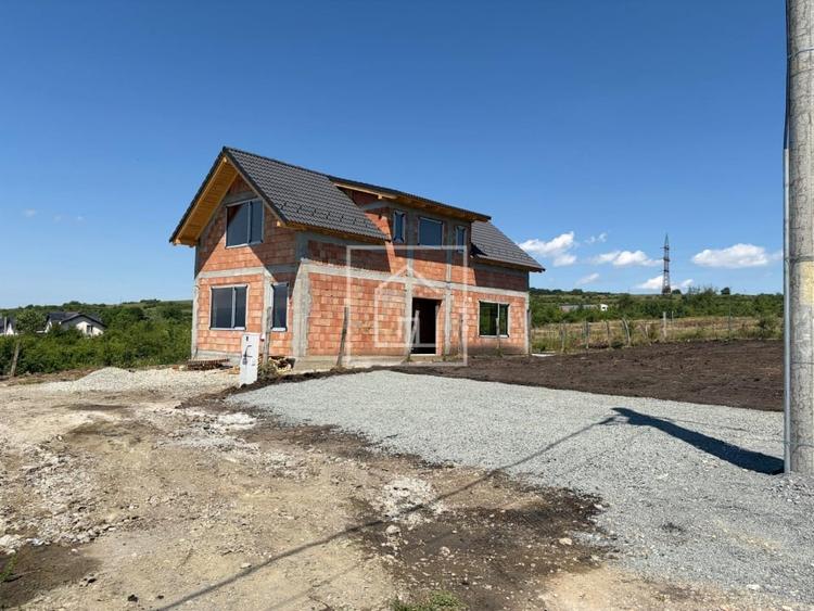 Casă individuală cu 4 camere cu Canalizare în Daia
