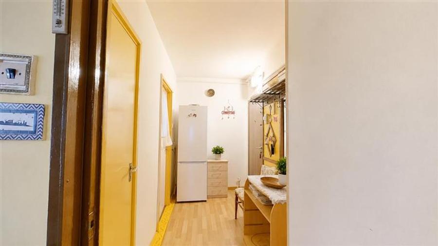 Apartament cu 2 camere semidecomandat în Astra