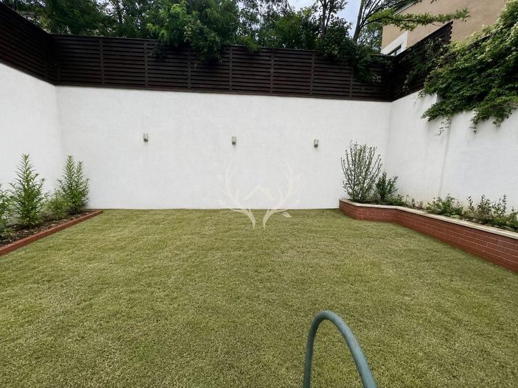 Casă individuală cu 10 camere cu Canalizare în Grigorescu