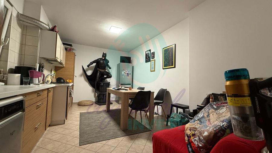 Apartament cu 4 camere decomandat, mobilat în Decebal