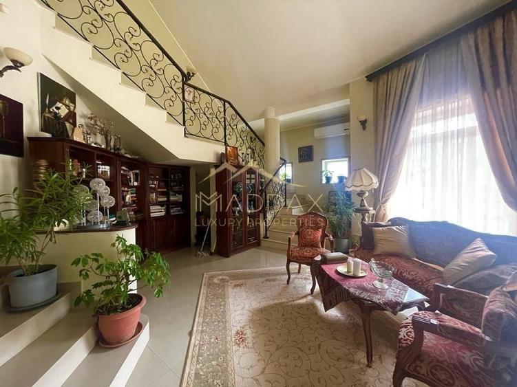 Casă individuală cu 5 camere cu Piscina în Central