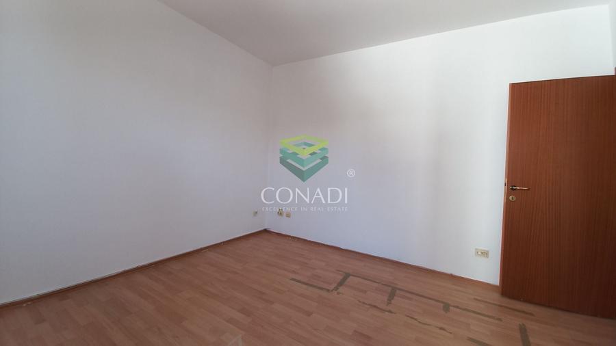 Casă individuală cu 10 camere cu Canalizare în Băneasa
