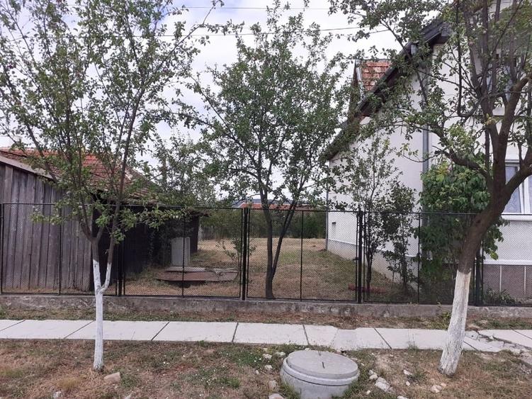 Casă individuală cu 5 camere cu Teren 1800 Mp în Buteni